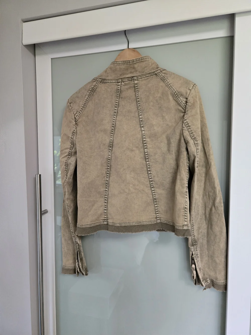 Free People Washed Beige Utility Jean Jacket Size Medium - Picture 7 of 7